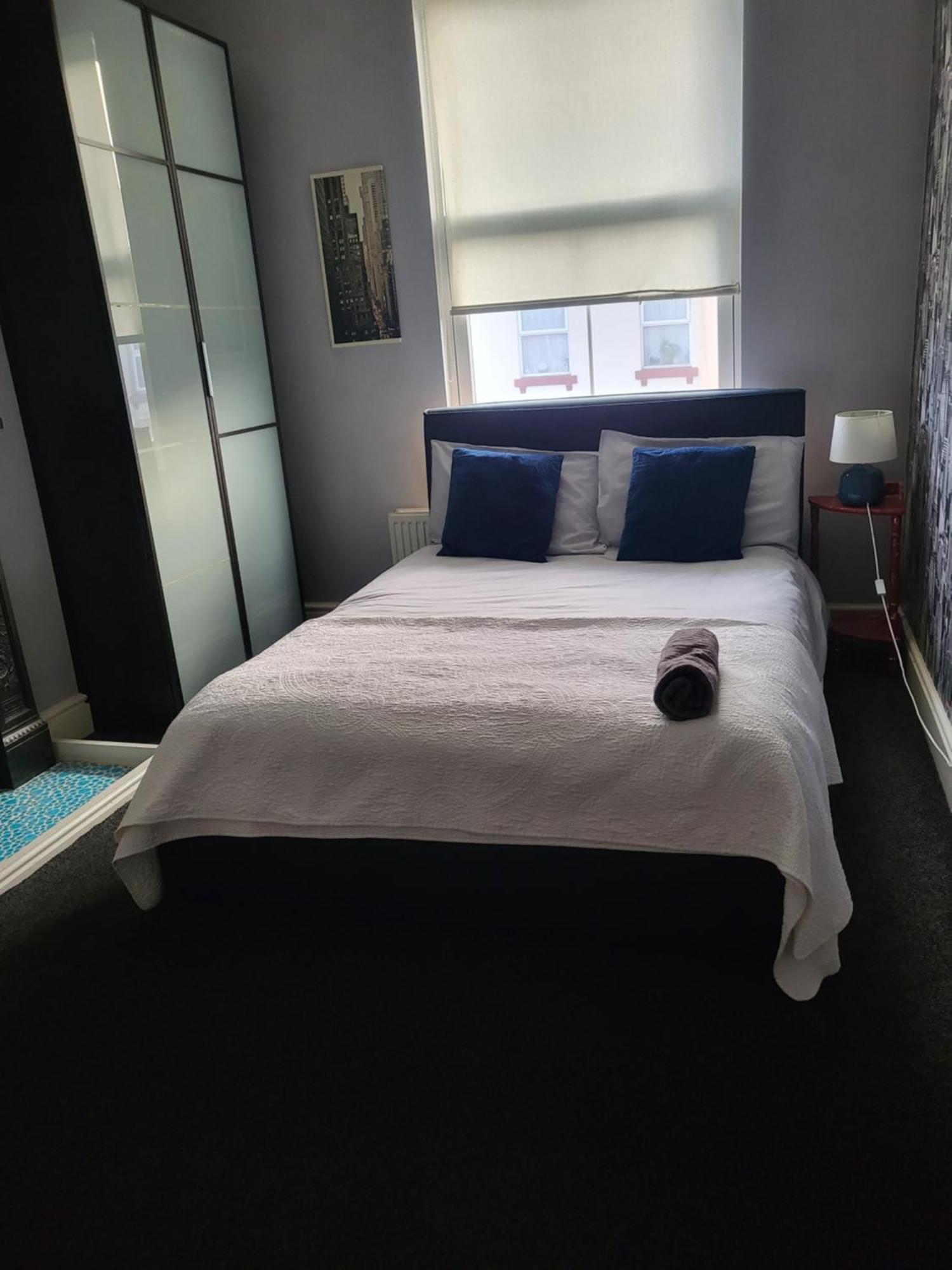 Haya Guest House Oldbury  Ngoại thất bức ảnh