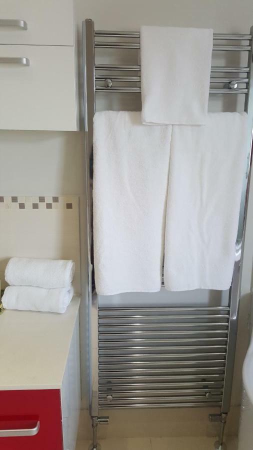 Haya Guest House Oldbury  Ngoại thất bức ảnh